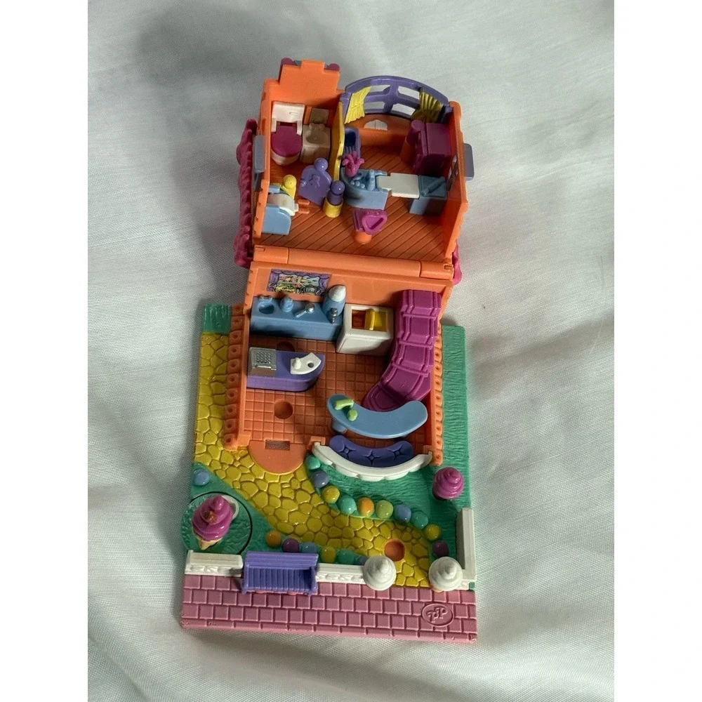 VTG 1995 Polly Pocket Bluebird Ice Cream Parlor Scented Playset No Figures